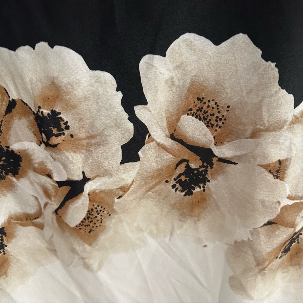 NY&Co Black White Tan Floral V-Neck Blouse XS - Picture 7 of 9